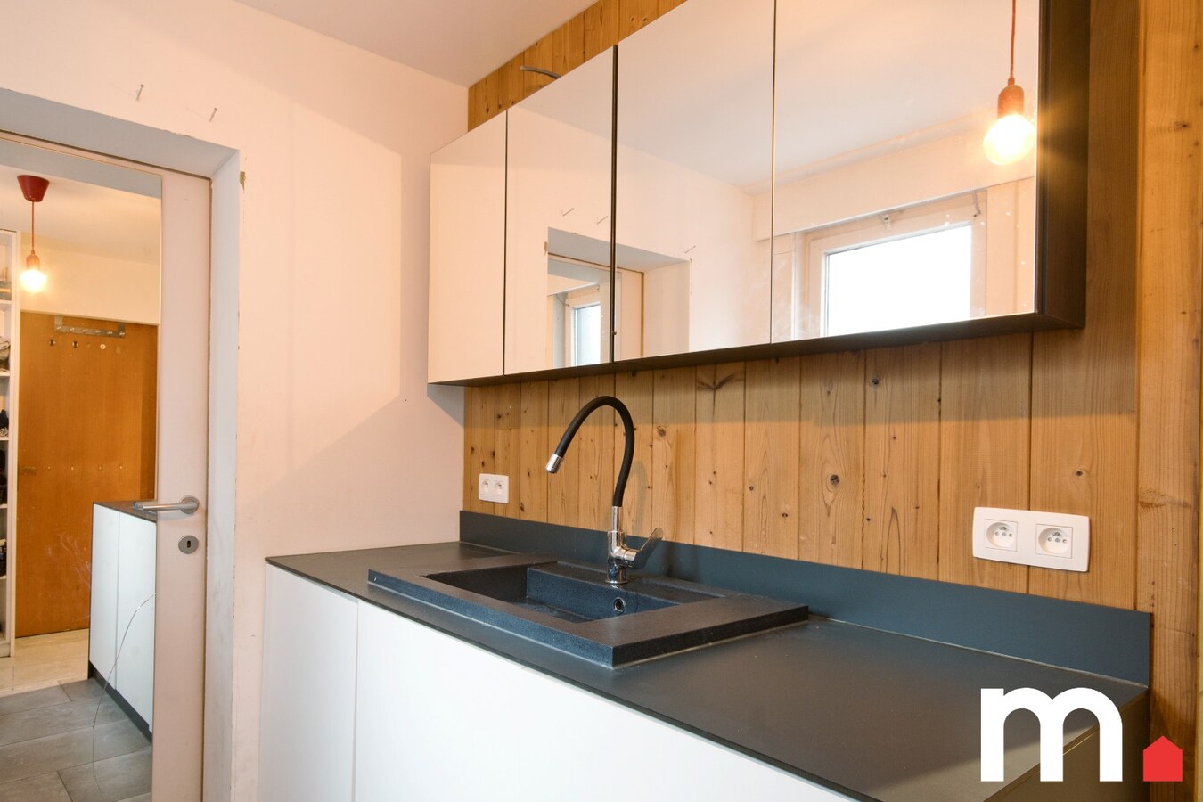 Instapklare woning met Loods van 170m² met uitweg te Zwevegem met 324 m² bewoonbare oppervlakte ! 