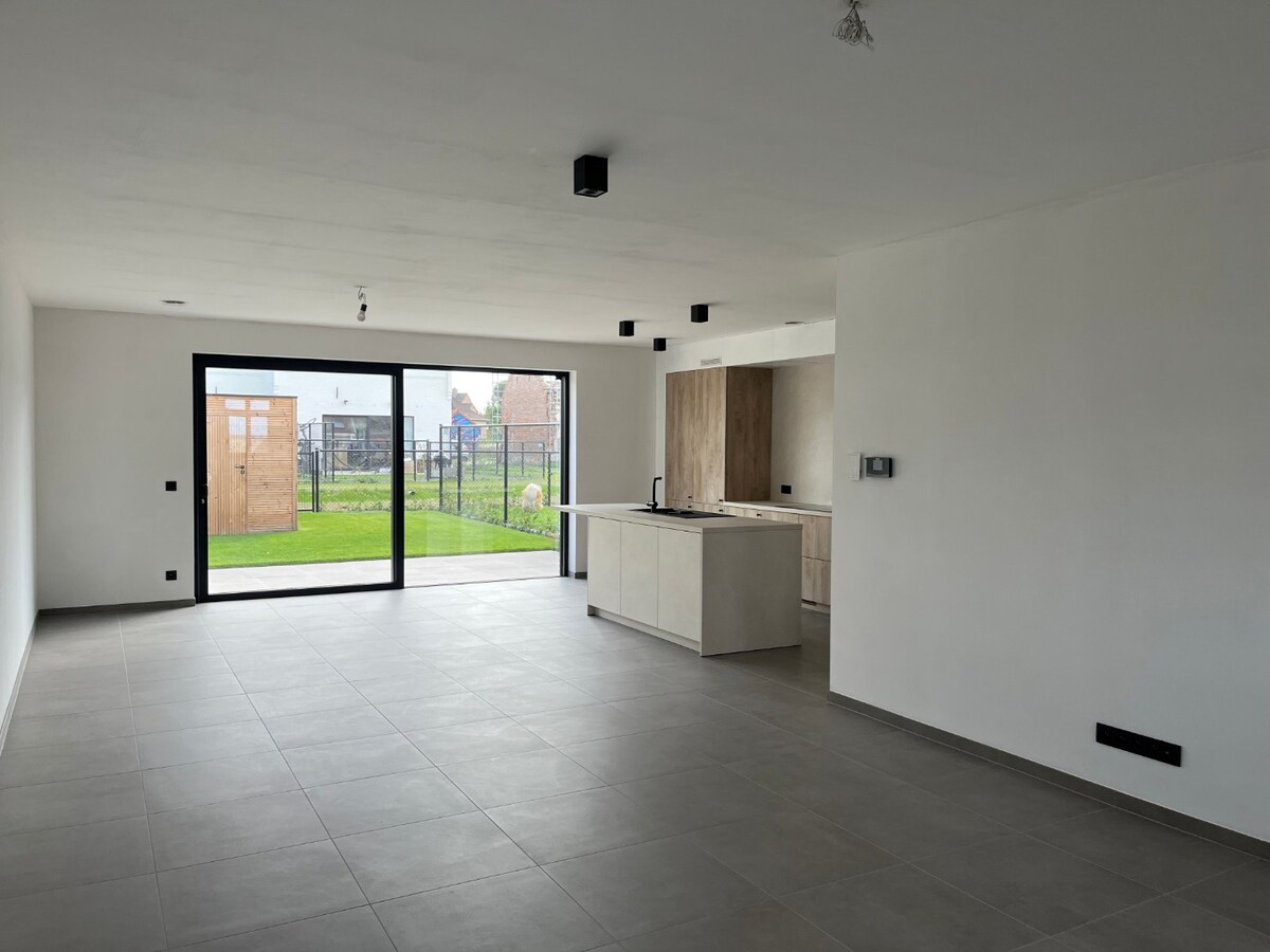 Nieuwbouwwoning in landelijke hoevestijl 