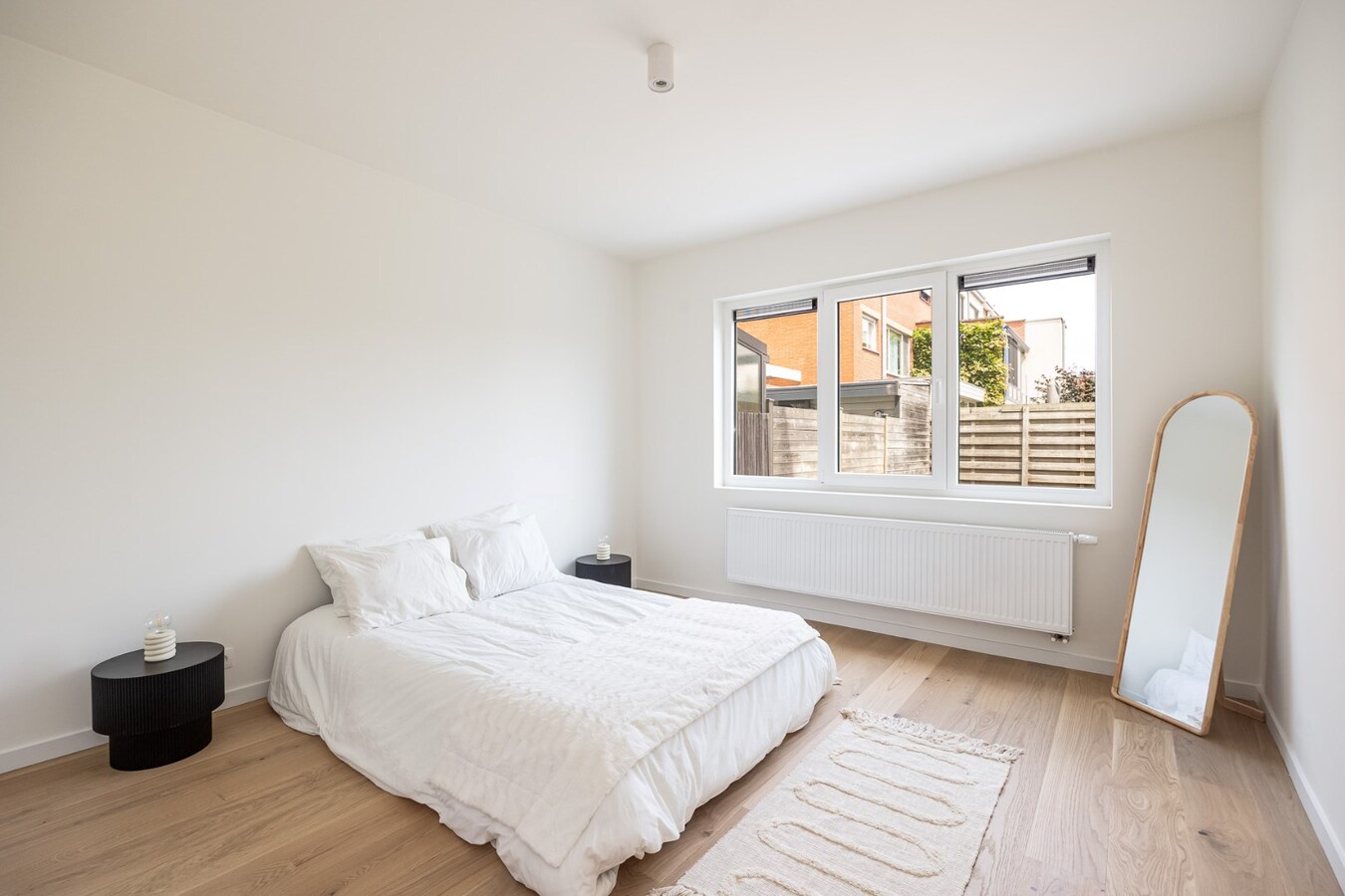 Gerenoveerd glvl appt met tuin te Kontich! 