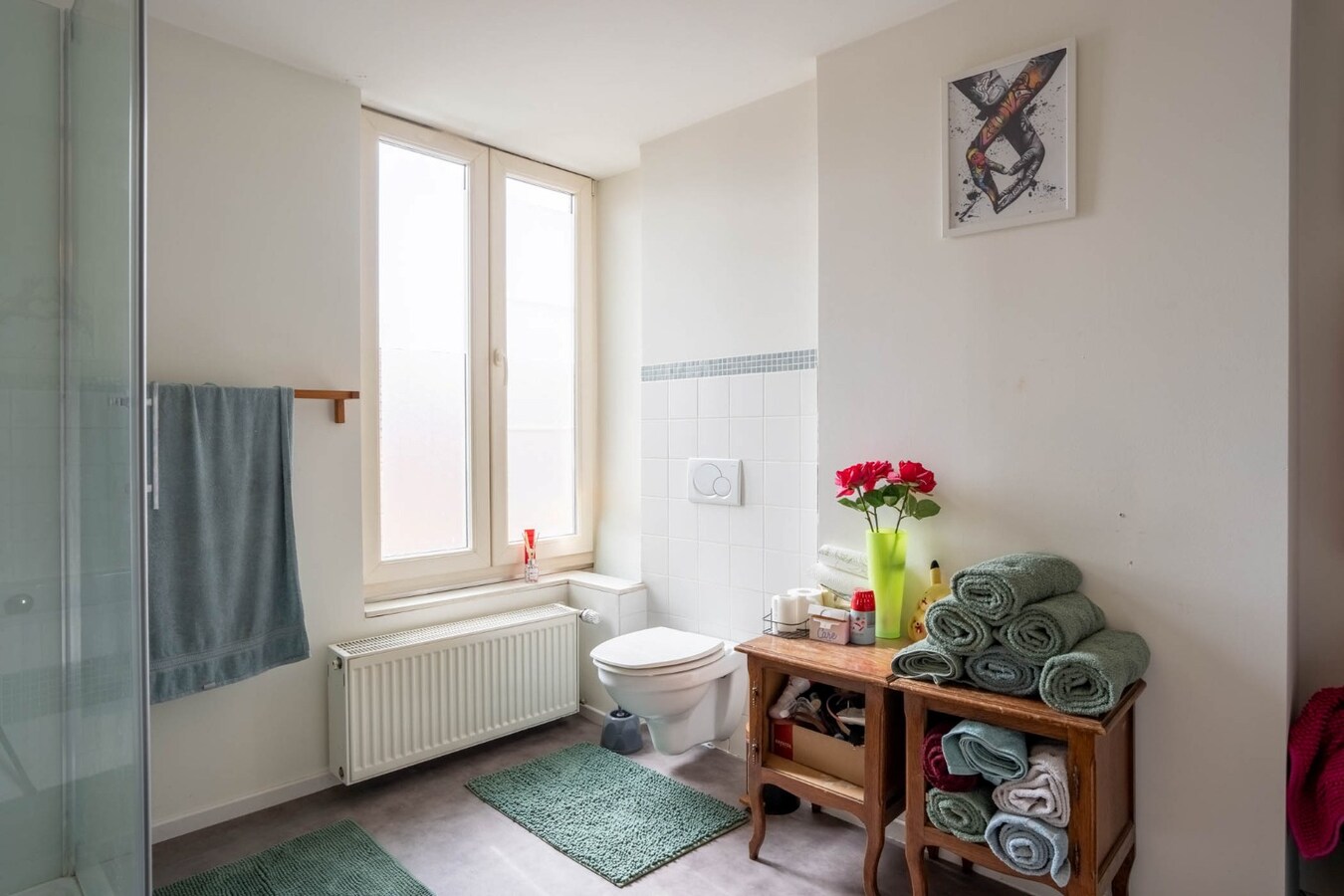 Een knusse rijwoning met tuintje en 3 slaapkamers, gelegen pal in het centrum van Maaseik. 