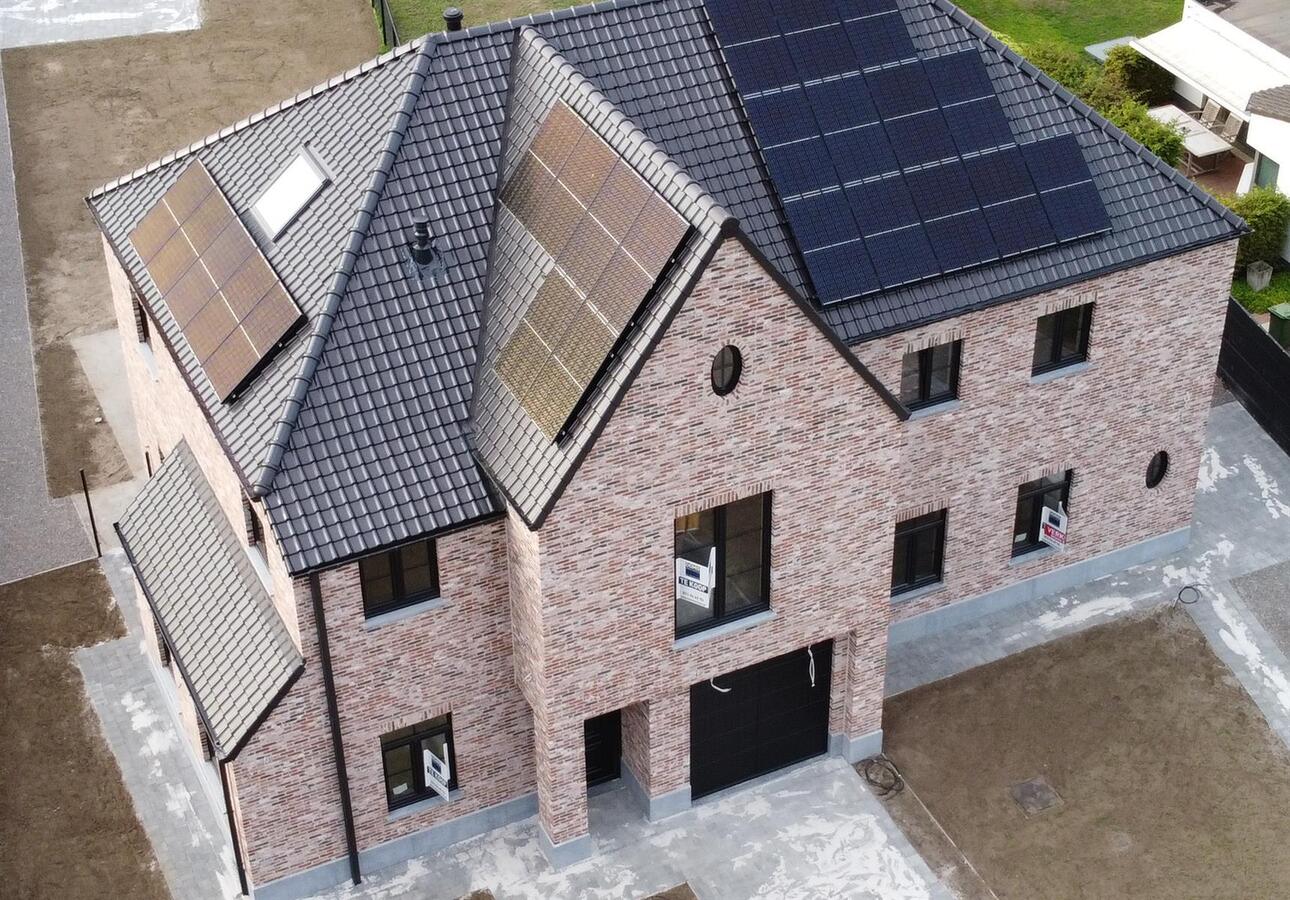 Ruime halfopen bebouwing. Volledig afgewerkte instapklare nieuwbouw. 