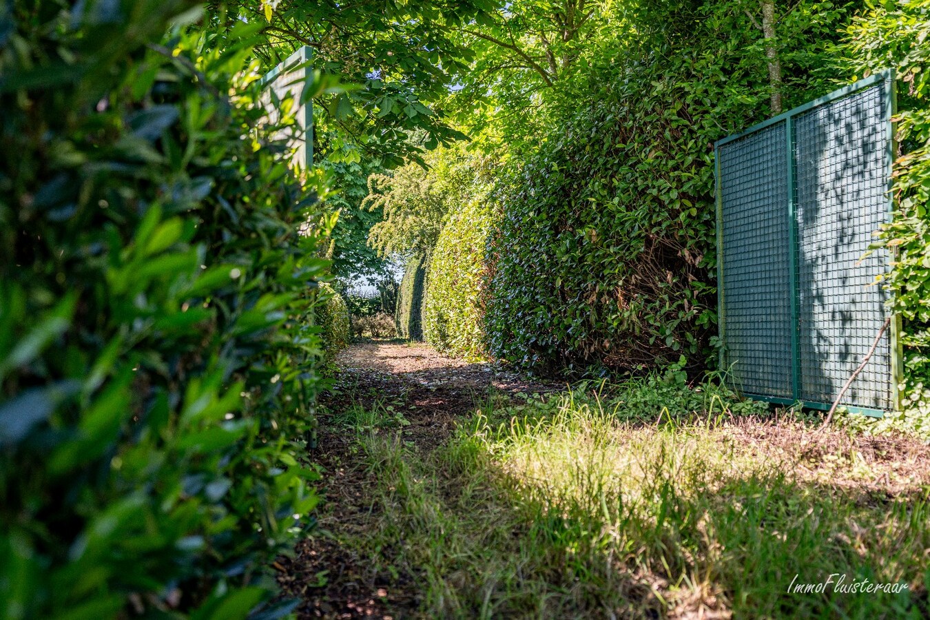 Uniek gelegen te renoveren woning met stalgebouw op ca. 10ha te Herk-de-Stad 