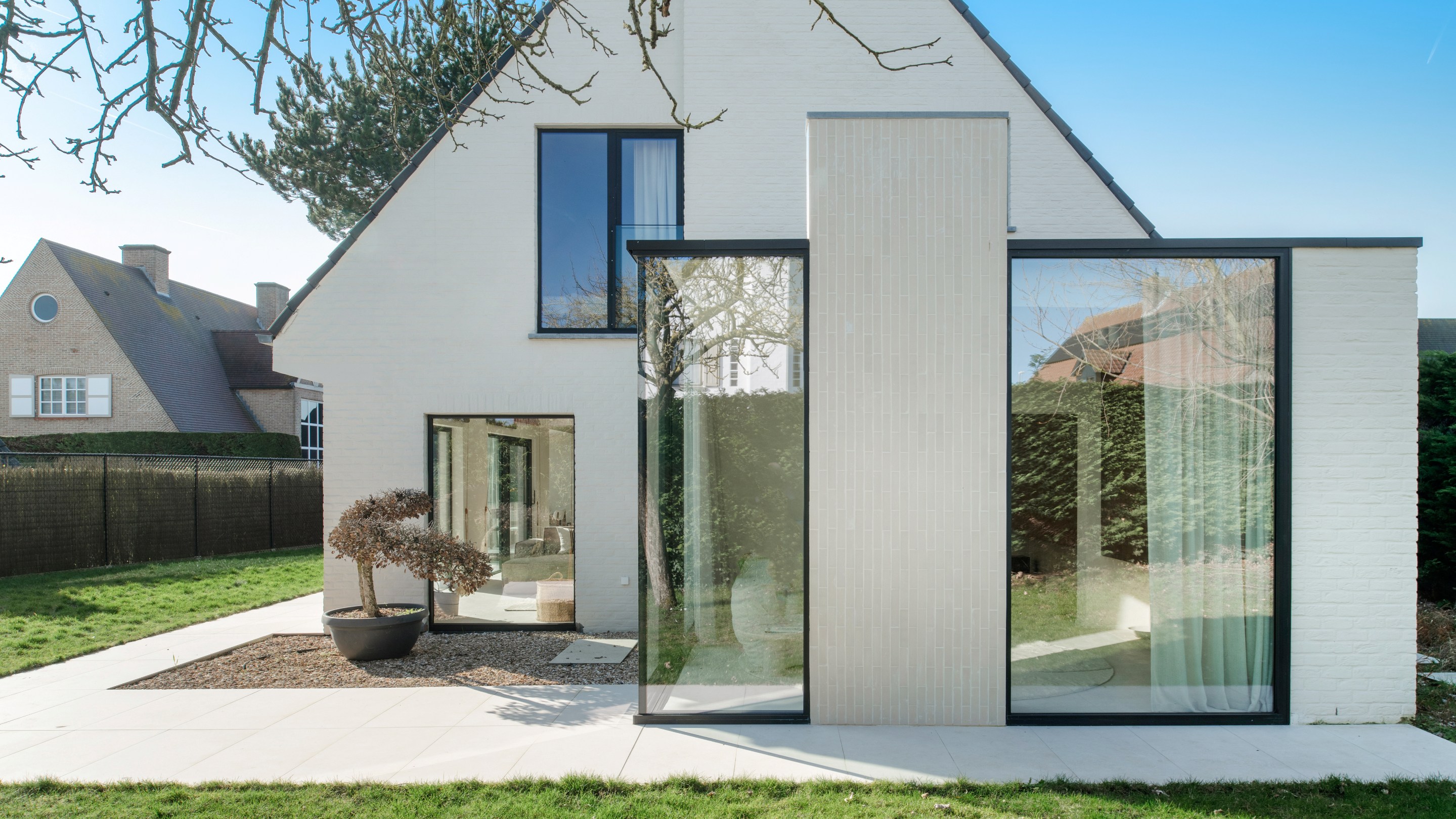 Villa de luxe rénovée dans un quartier résidentiel. 