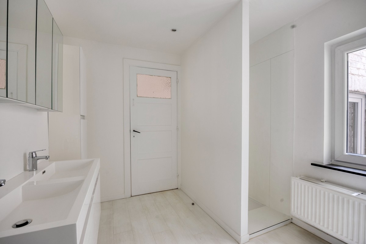 Woning met 4 slaapkamers, 2 badkamers en terras in centrum Leuven ! – EPC 187 kWh/m² - bewoonbare opp. 184m² 