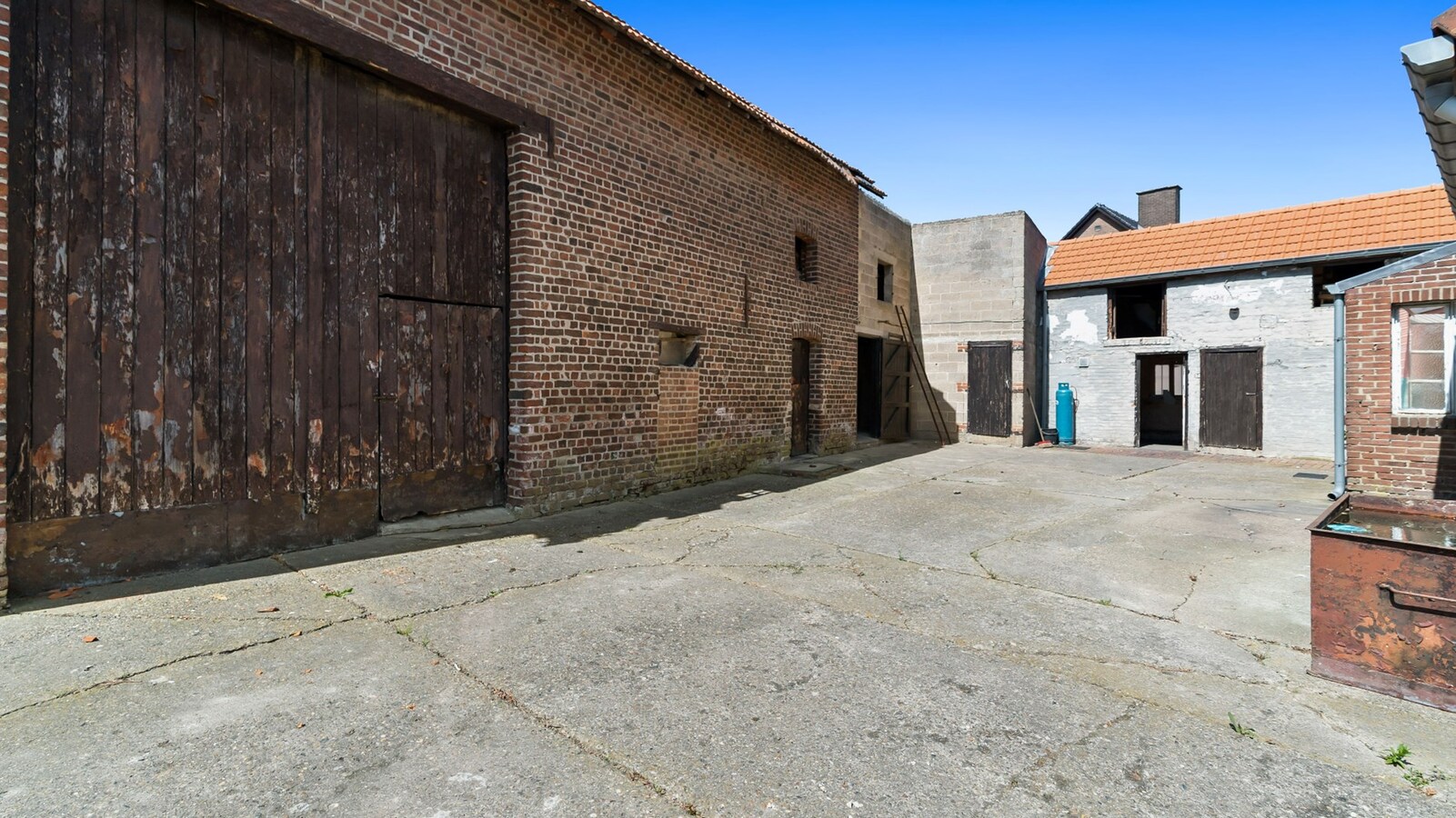 Renovatiewoning op perceel van 6854 m² 