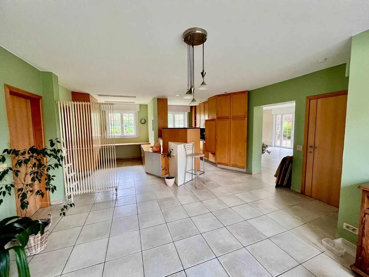 Landelijk gelegen woning, open bebouwing met prachtige tuin 