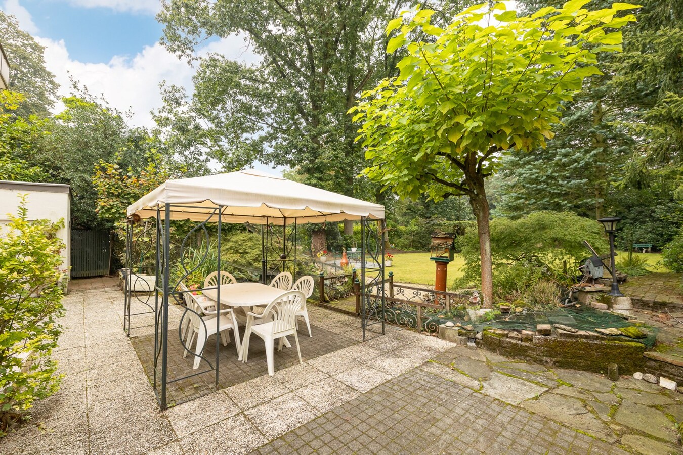 Karaktervolle villa op een perceel van  1.779 m² te Schilde op wandelafstand van het centrum 