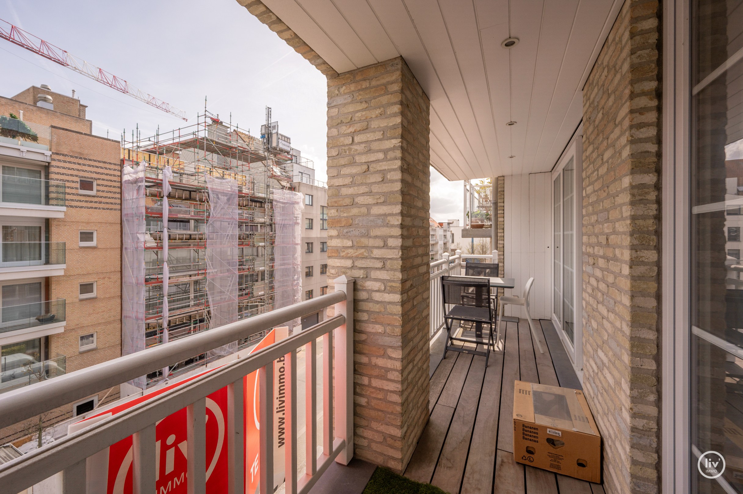 Appartement spacieux et récent (2015) avec une agréable terrasse dans un emplacement agréable sur l'avenue Léopold à Knokke. 