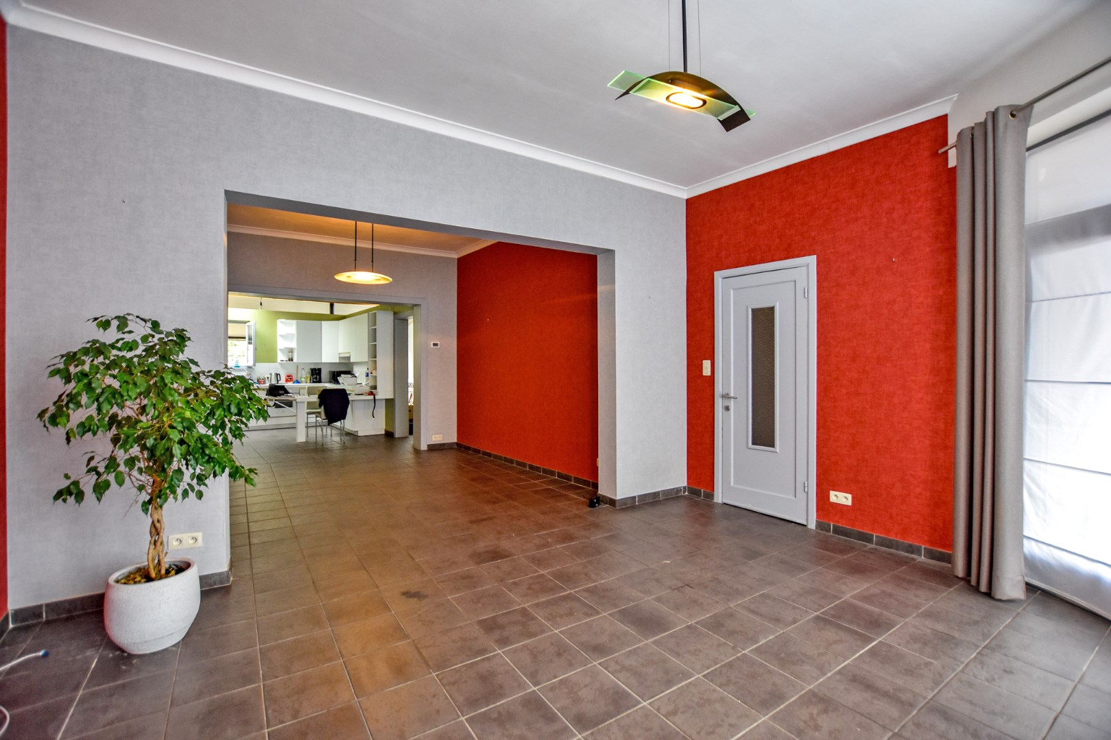 Goed gelegen gesloten bebouwing met 3 slaapkamers en tuin op 160m² te Adinkerke (De Panne). 