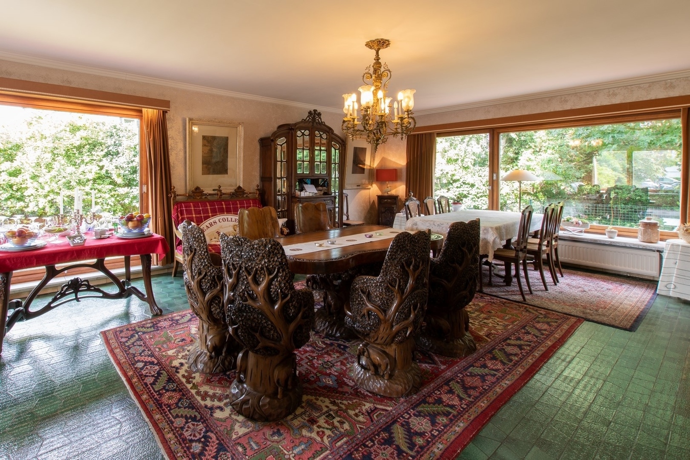 Statige, te moderniseren villa in een residentiële wijk - Blankenberge 