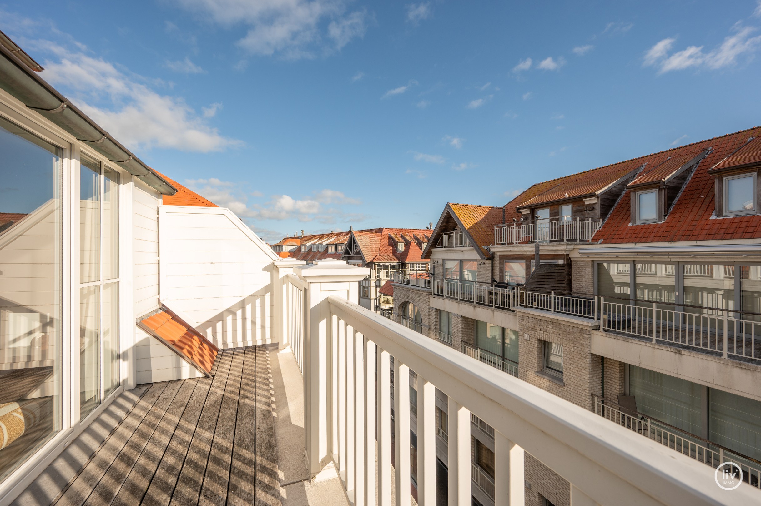 Lichtrijk duplex appartement met 2 slaapkamers – Centraal gelegen aan de Zoutelaan in Knokke 