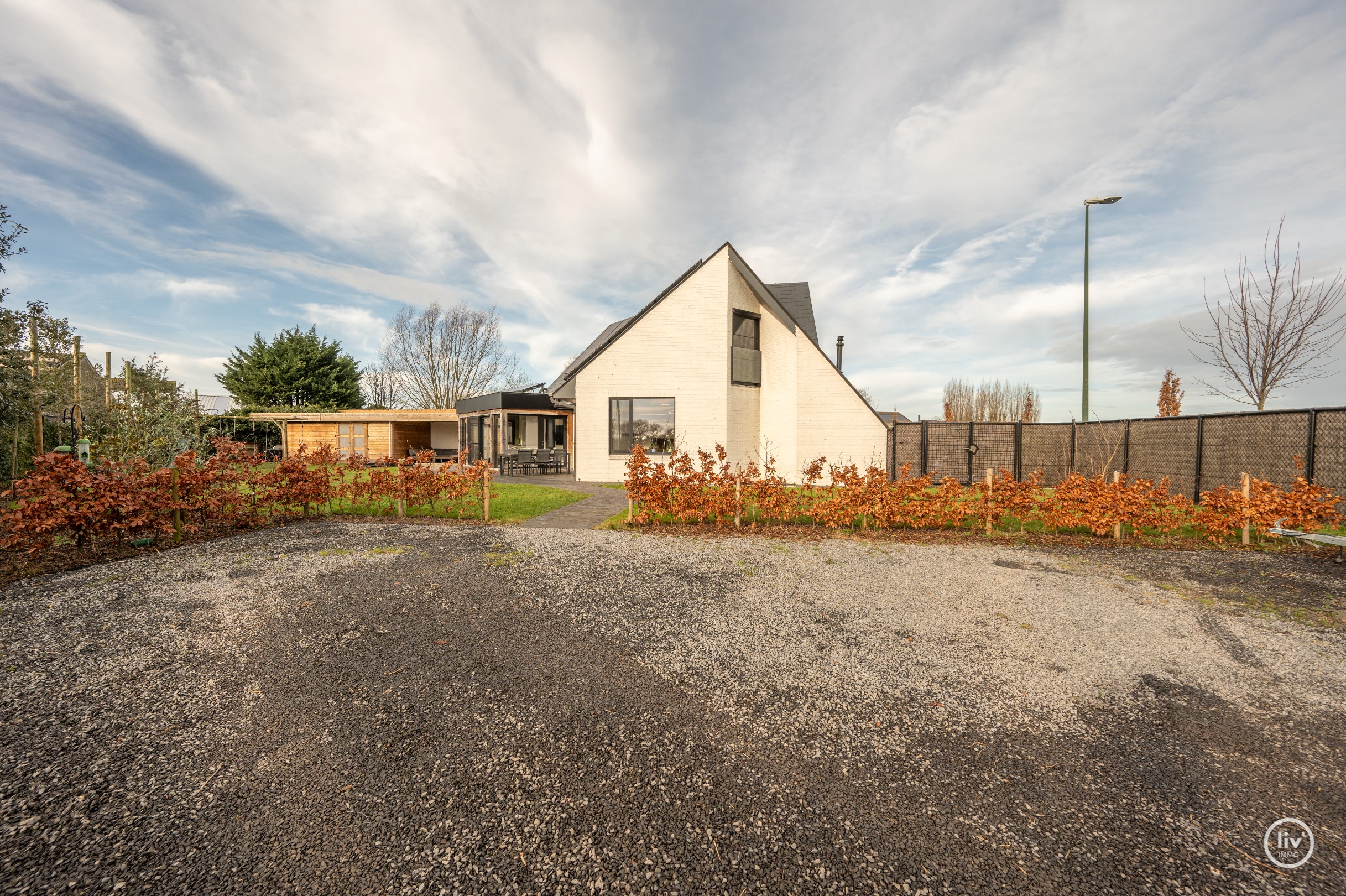 Centrale gelegen villa gelegen op een boogscheut van Knokke Centrum met ruim perceel (ideaal in combinatie met een commerciële activiteit) 