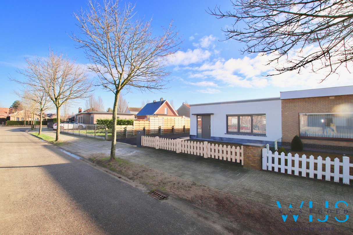 TOTAAL Gerenoveerde bungalow op een TOPlocatie in ERTVELDE ! 
