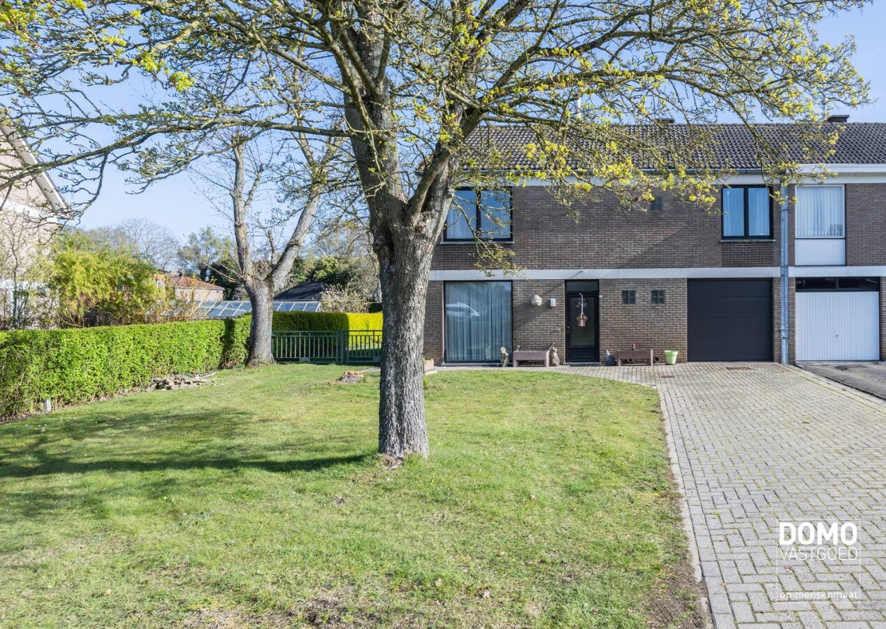 RUSTIG GELEGEN HALFOPEN BEBOUWING MET 4 SLAAPKAMERS EN EXTRA STUDIO OP EEN PERCEEL VAN 11A 45CA TE DIEPENBEEK 