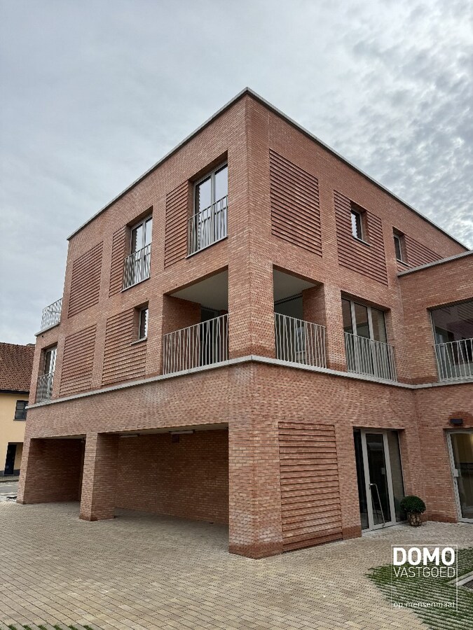 NIEUWBOUWAPPARTEMENT MET 2 SLAAPKAMERS, TERRAS, ONDERGRONDSE AUTOSTANDPLAATS EN KELDERBERGING IN RESIDENTIE "DE KWINT" TE ZONHOVEN 