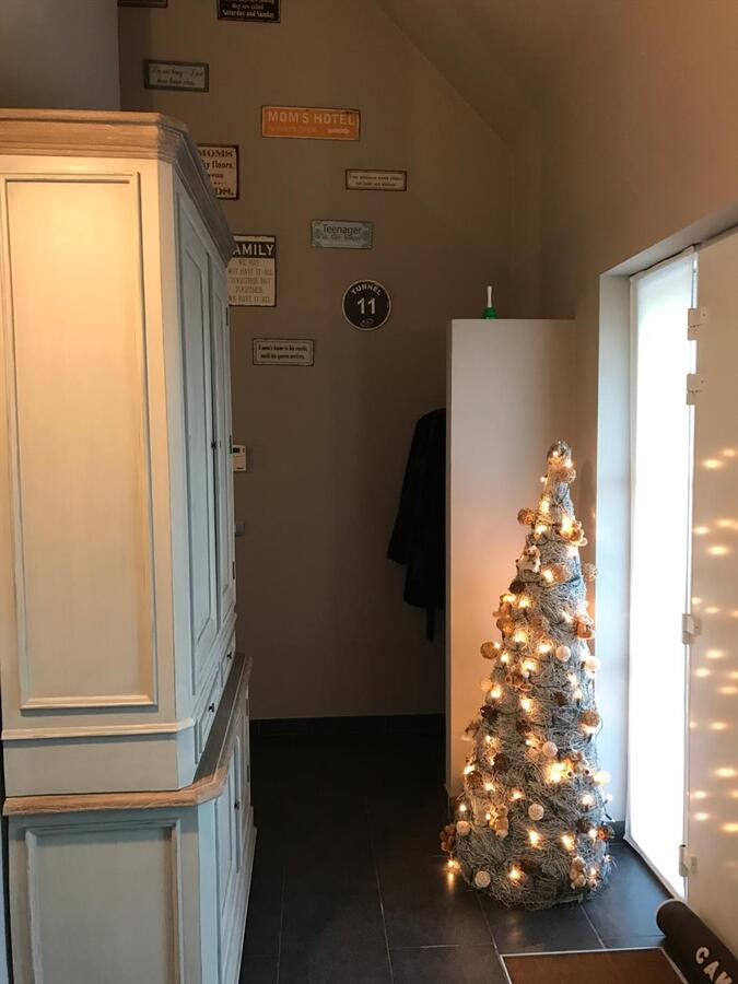 Uitstekend gelegen villa met grote zongerichte tuin 