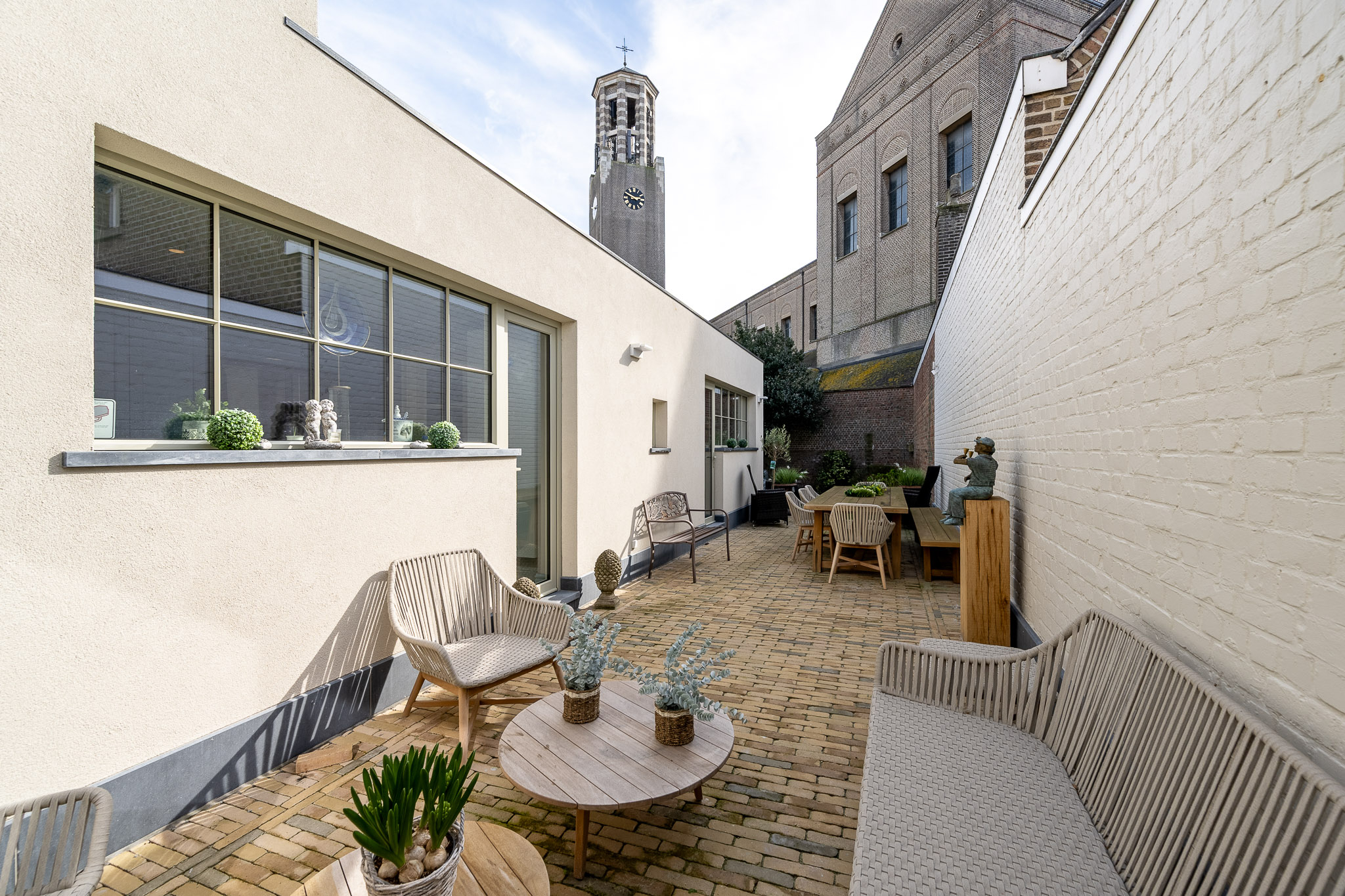 Charmante en karaktervolle herenwoning, met veel smaak gerenoveerd in het centrum van Knokke 