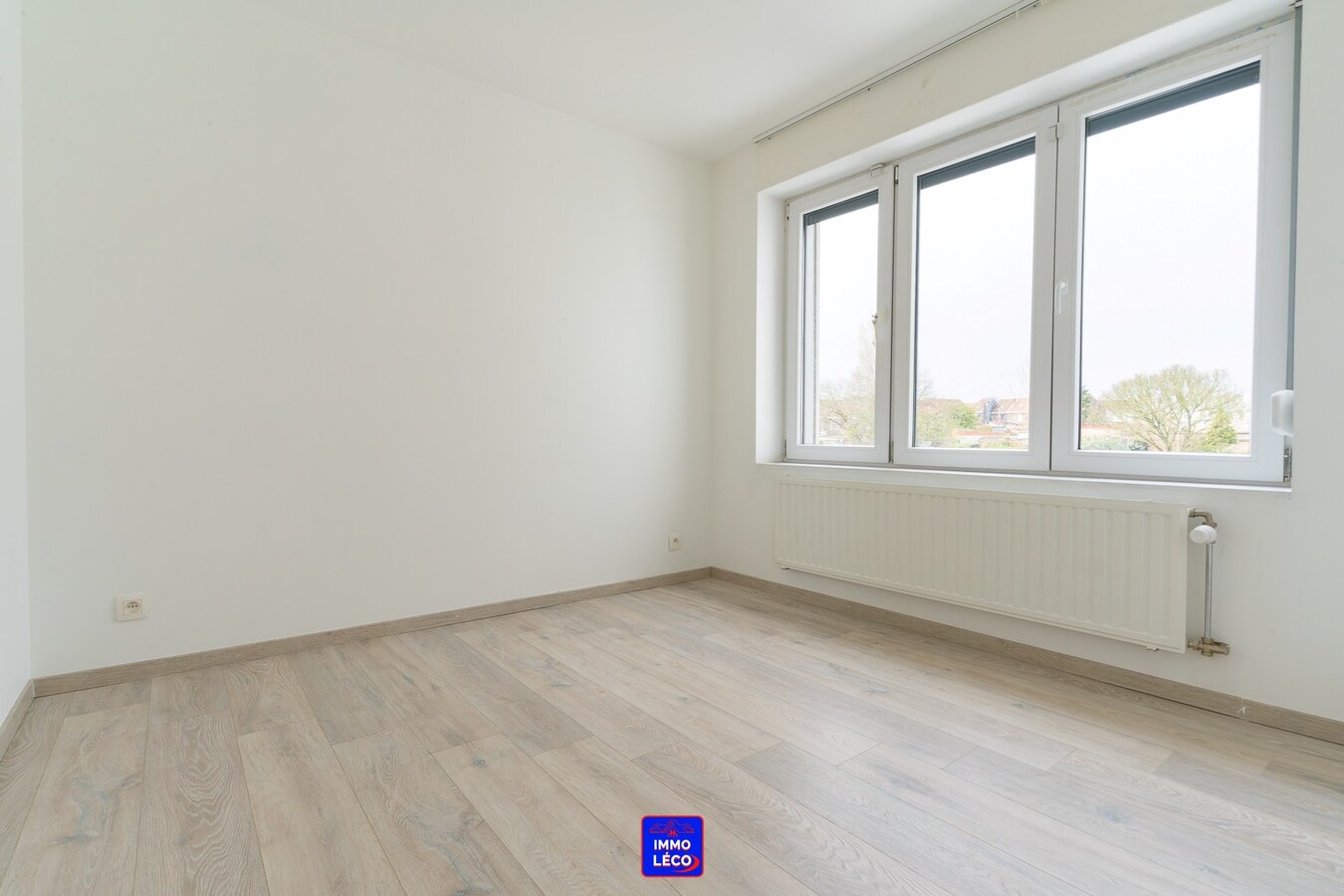 3 façades moderne avec garage, jardin, grand parking privé, COUP DE COEUR ! 