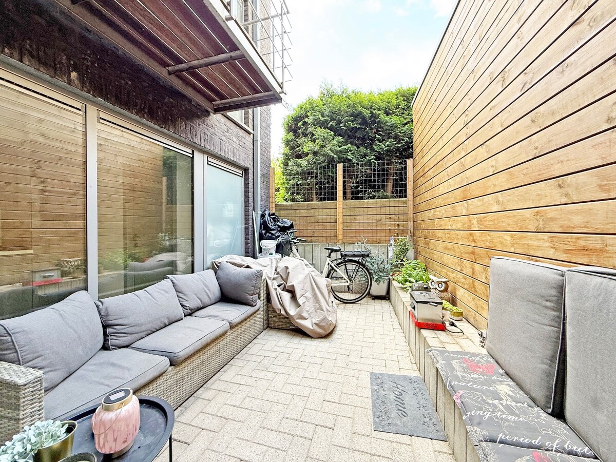 Recent (2009) gelijkvloers appartement te Ninove 