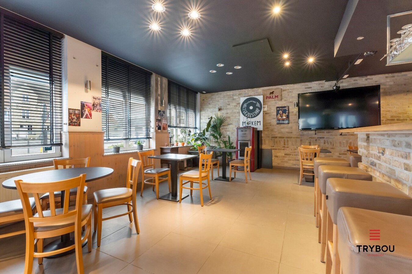 Prachtig handelspand met woonst op centrale ligging te Merkem. 