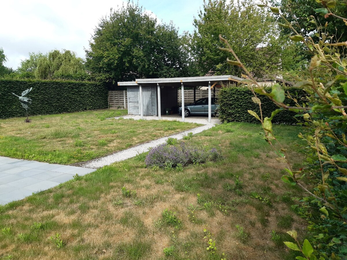 Recente, eigentijdse villa in doodlopende verkaveling ! 