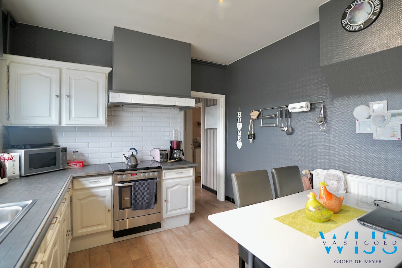 Woonhuis met loods te Sleidinge ! 