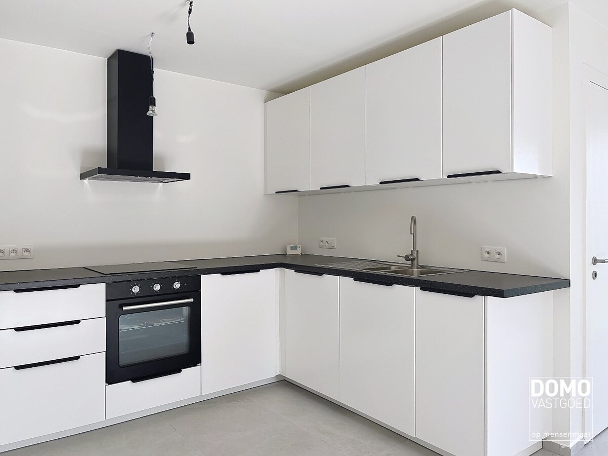 GERENOVEERDE HALF OPEN BEBOUWING MET GARAGE TE MELDERT (LUMMEN) 