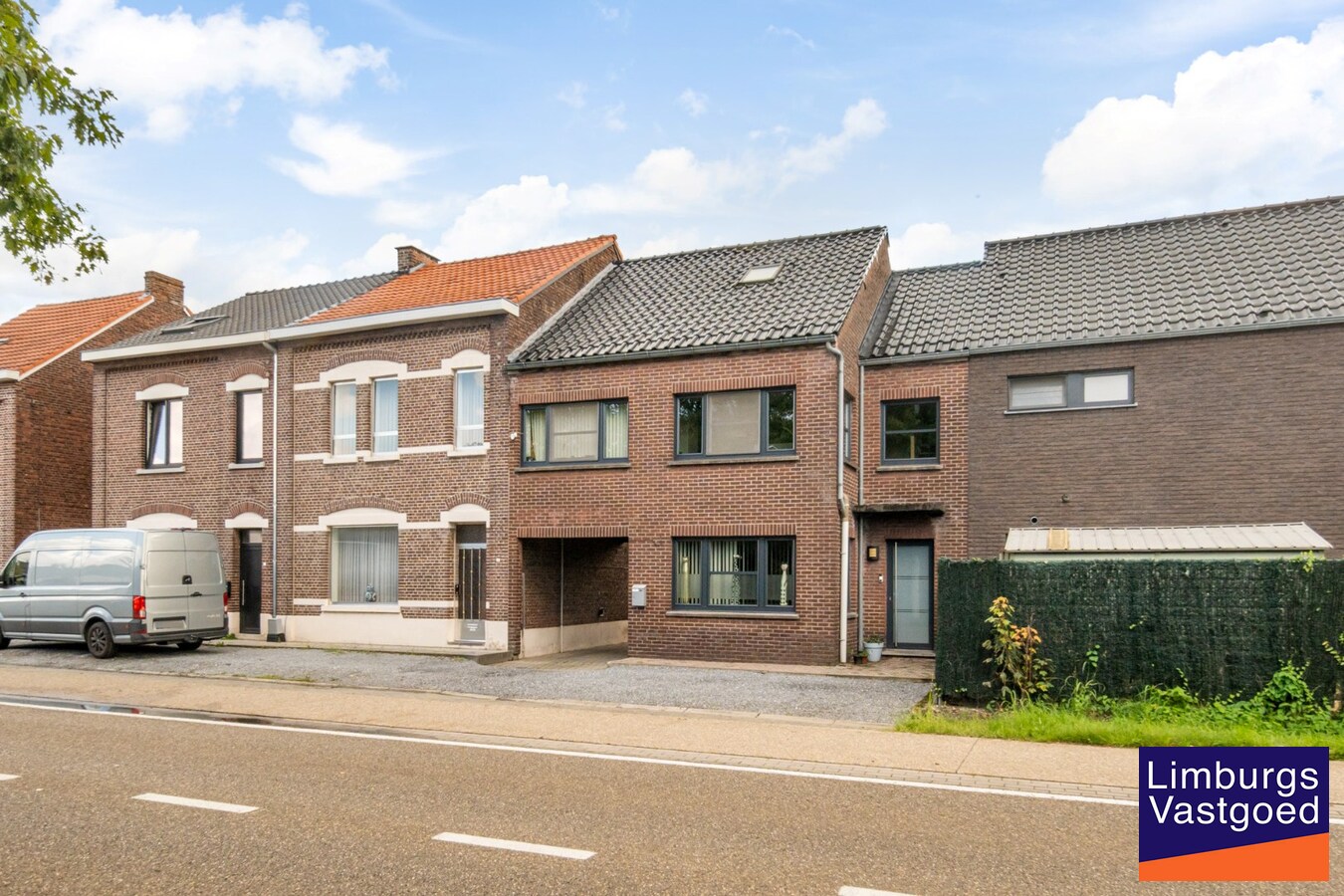 Centraal gelegen woning, 3 slpk, 181 m² bewoonbare oppervlakte, 3a 17ca 