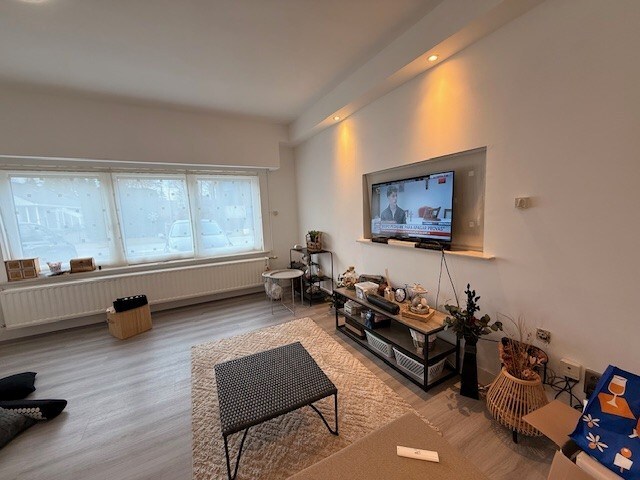 Instapklare gezinswoning met 3 slaapkamers en 2 parkeerplaatsen. 