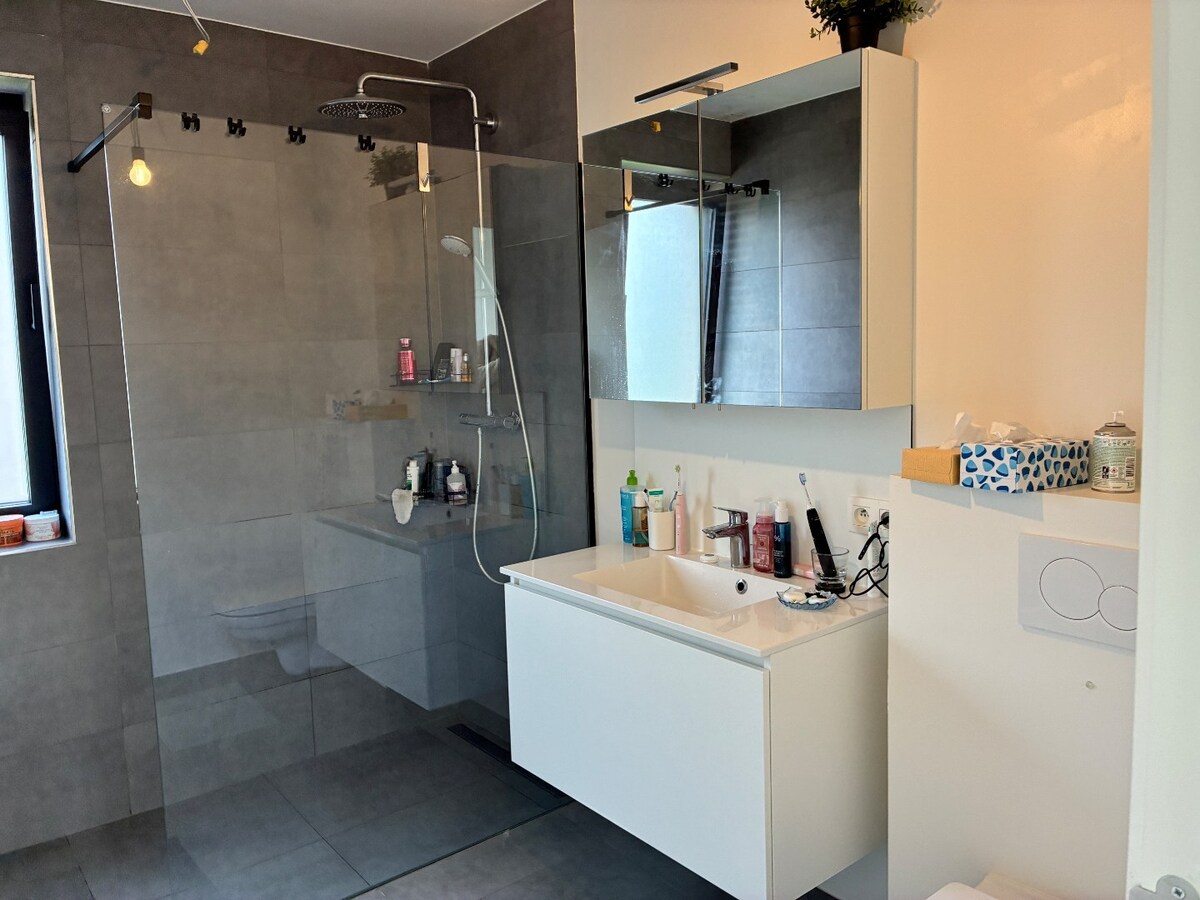 Nieuwbouwwoning nabij de Sterre - met terras en tuin ! 