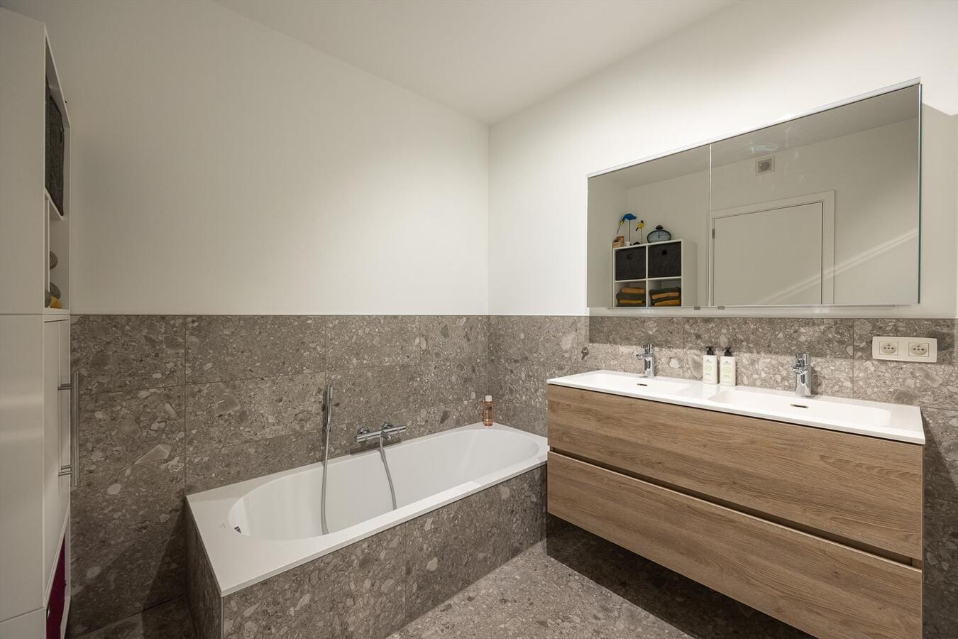 Recent energiezuinig appt. met 2 slpk nabij 't Eilandje! 