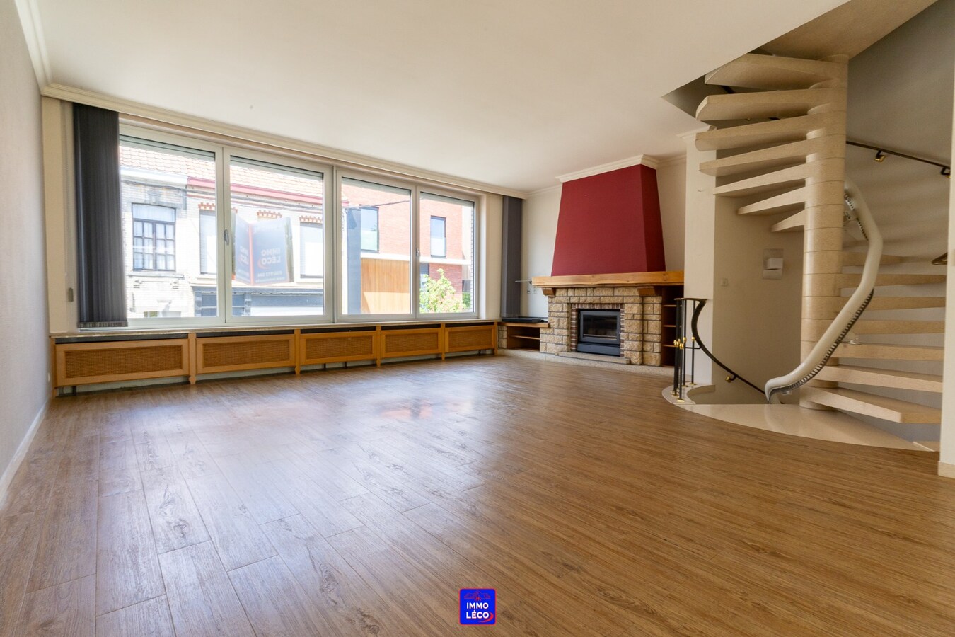 Maison "Bel-Etage" avec double garage, jardin, en plein centre-ville ! 