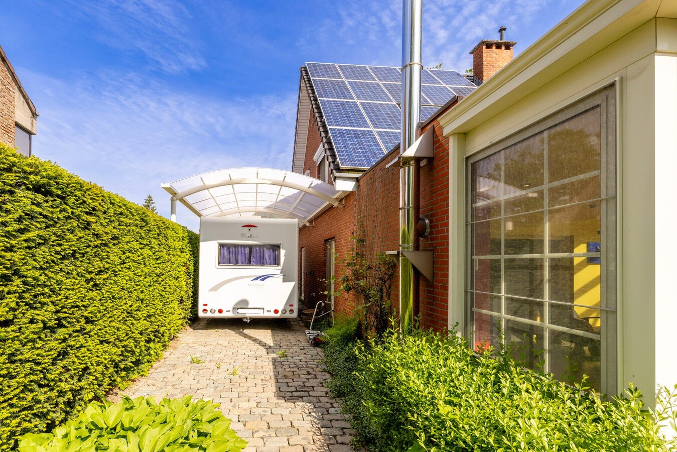Ruim en charmant landhuis met 4 slpks en prachtige tuin 