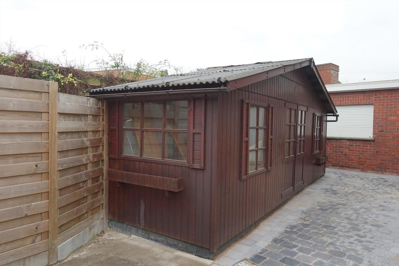 Halfopen woning met garage 