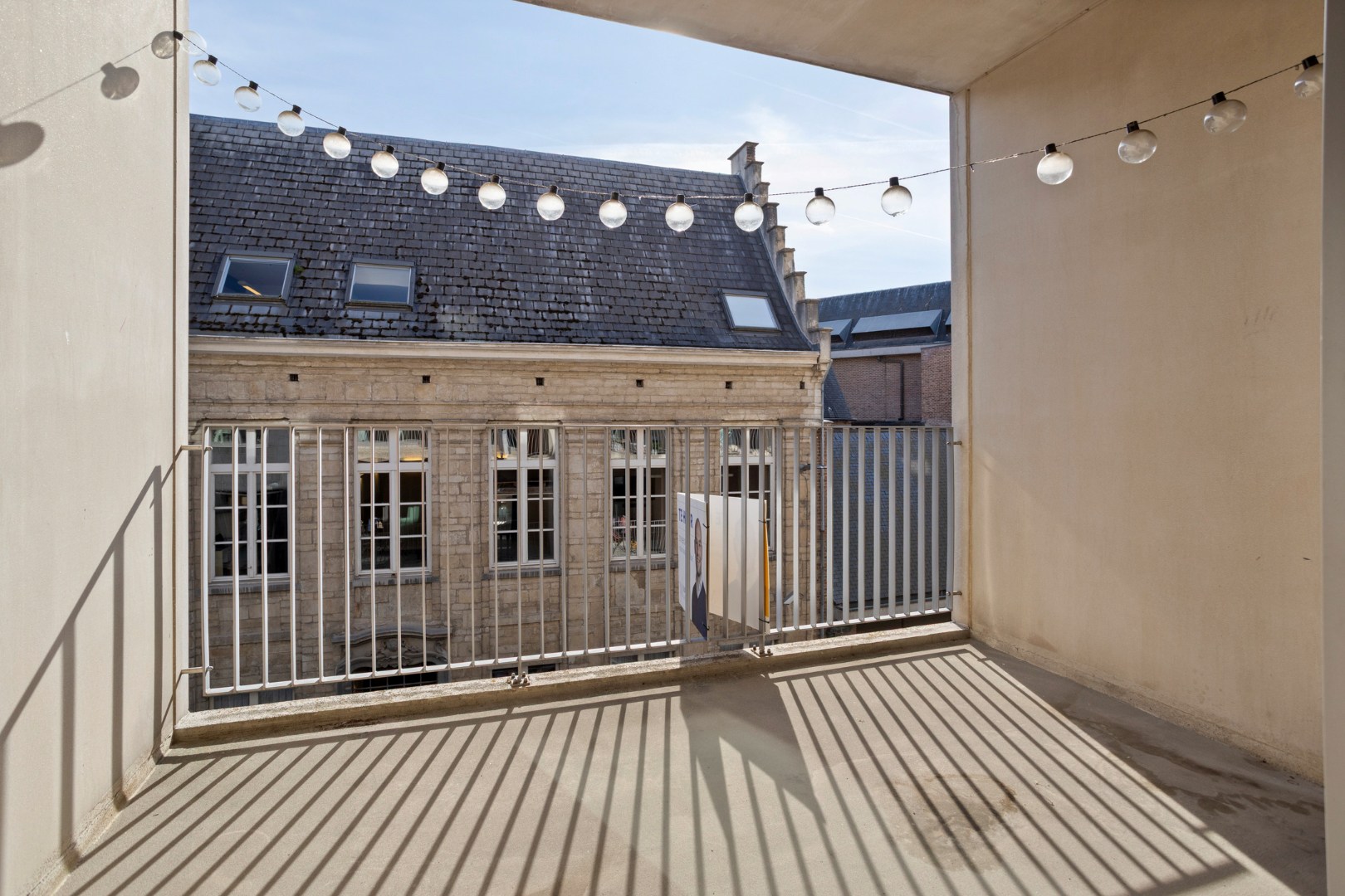 Studio met ruim terras, ondergrondse autostaanplaats en private kelderberging in Leuven! - EPC 60 kWh/m² - bewoonbare opp. 47 m² 