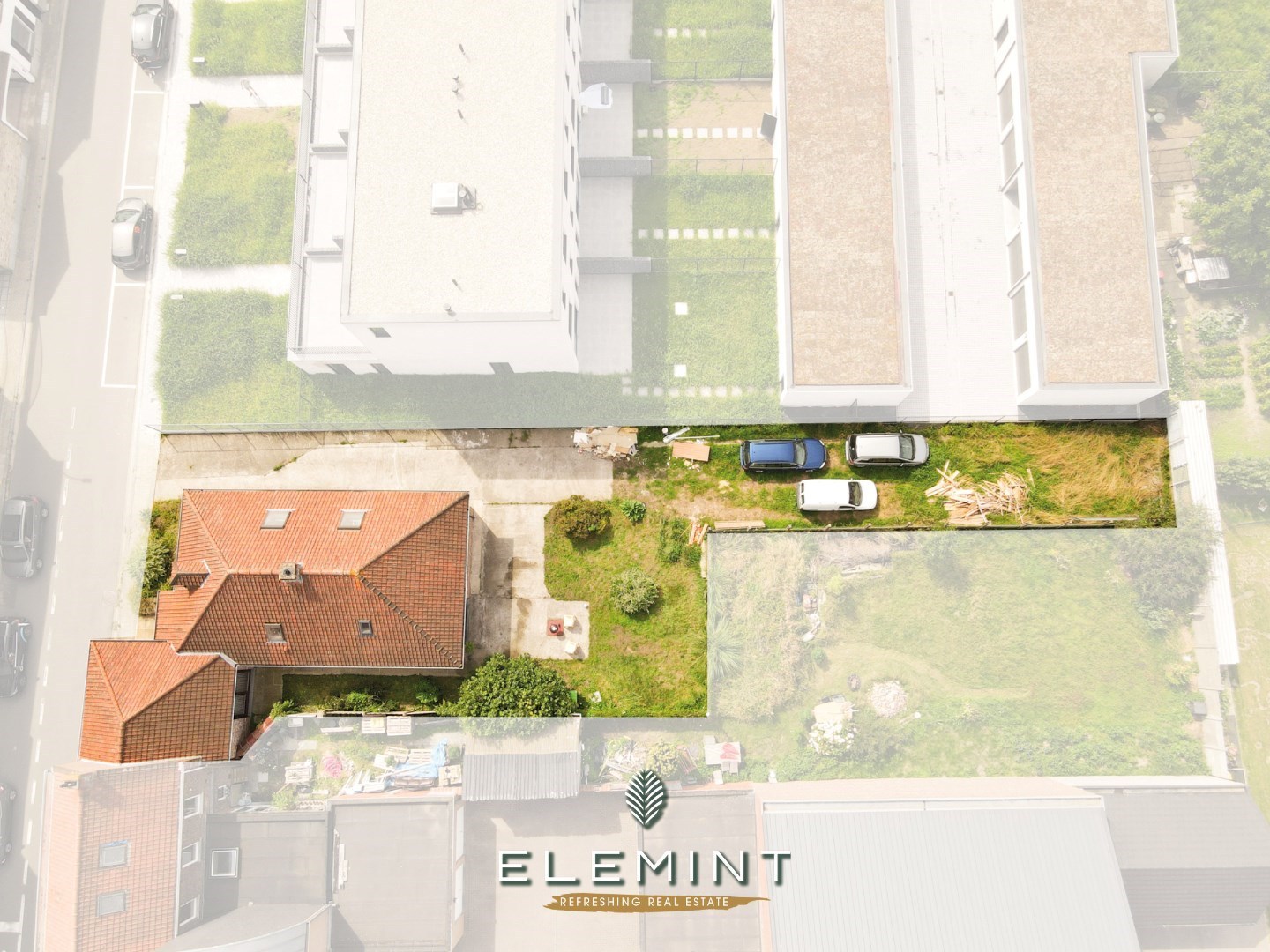 Heel ruim halfopen bebouwing met 4 slaapkamers en garage 