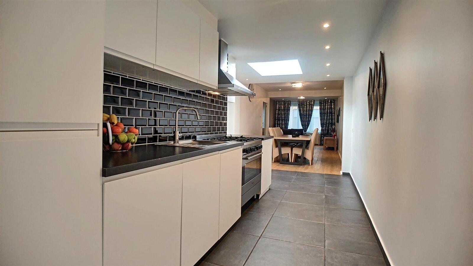 Knap gerenoveerde gezinswoning met 3 slaapkamers  - Heist 