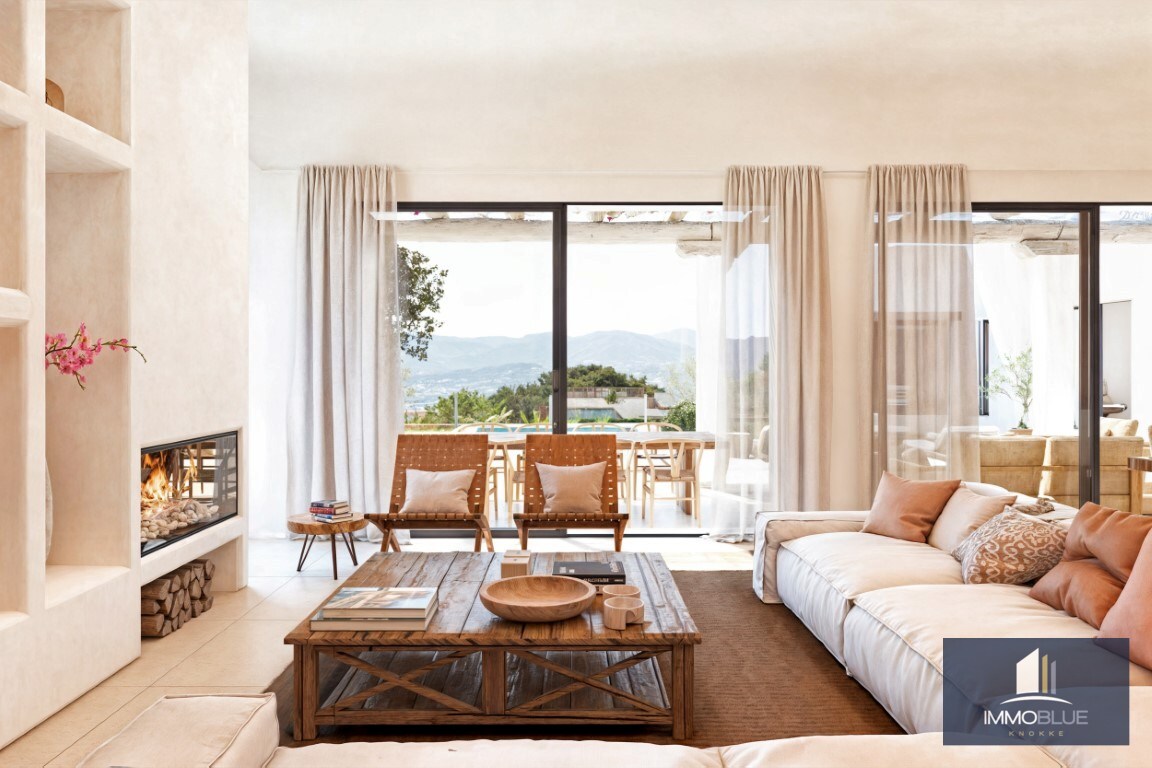 Nieuwbouw luxe villa te koop op de zonnige zuidflank van de Montgó. 