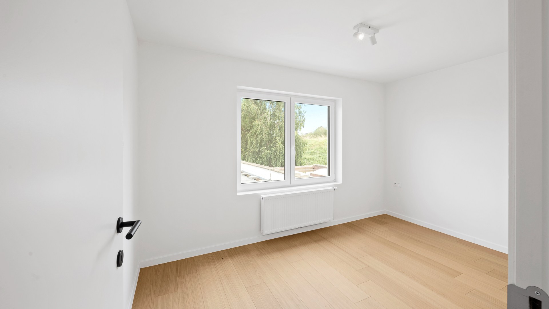 Belle maison rénovée avec 3 chambres à Heist, proche du centre et de la plage. 