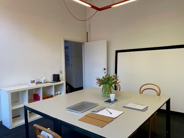 Gelijkvloerse kantoorruimte in een karaktervol herenhuis. 