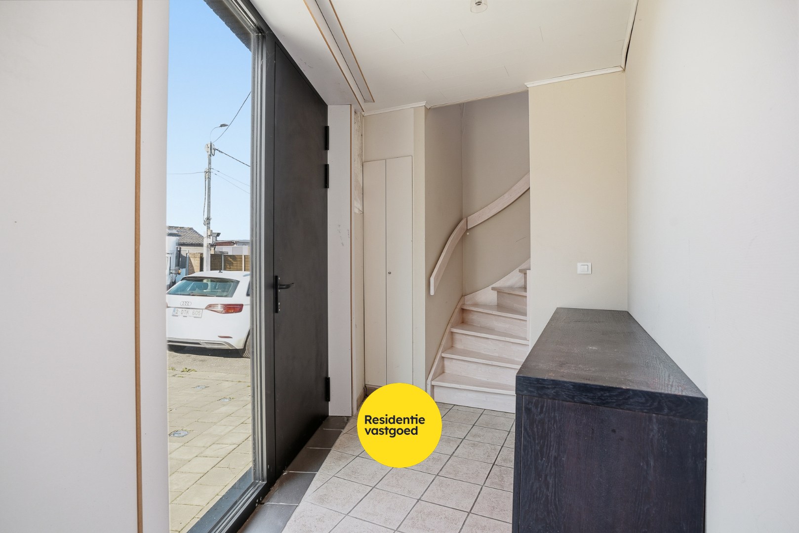 Ruime hoekwoning in het centrum van Eernegem 