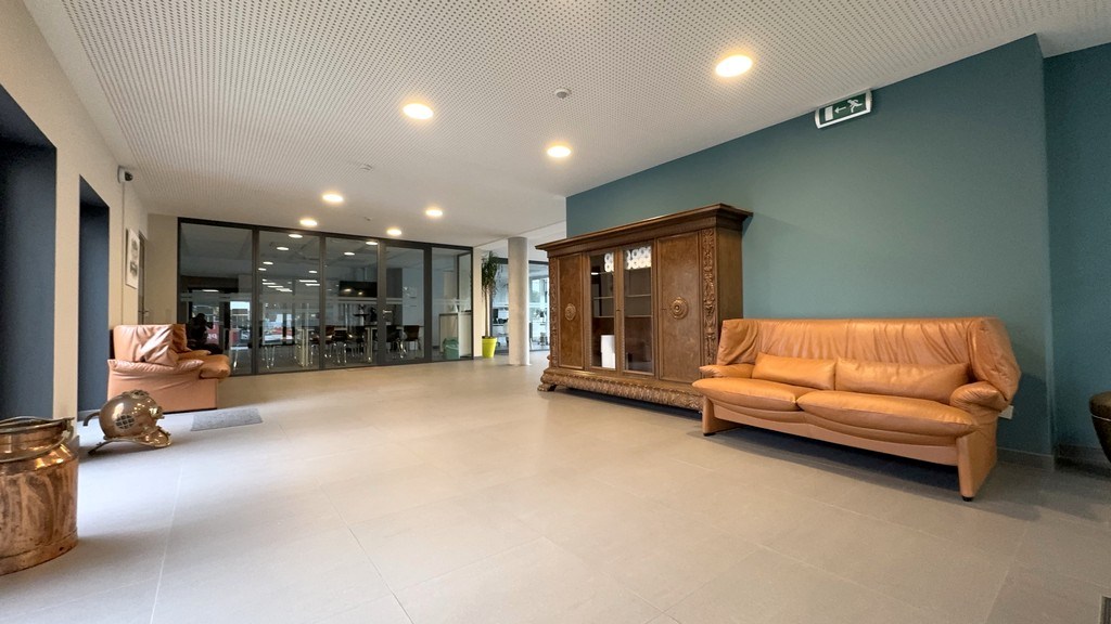 Commercieel gelijkvloers kantoor te huur nabij het station Wetteren