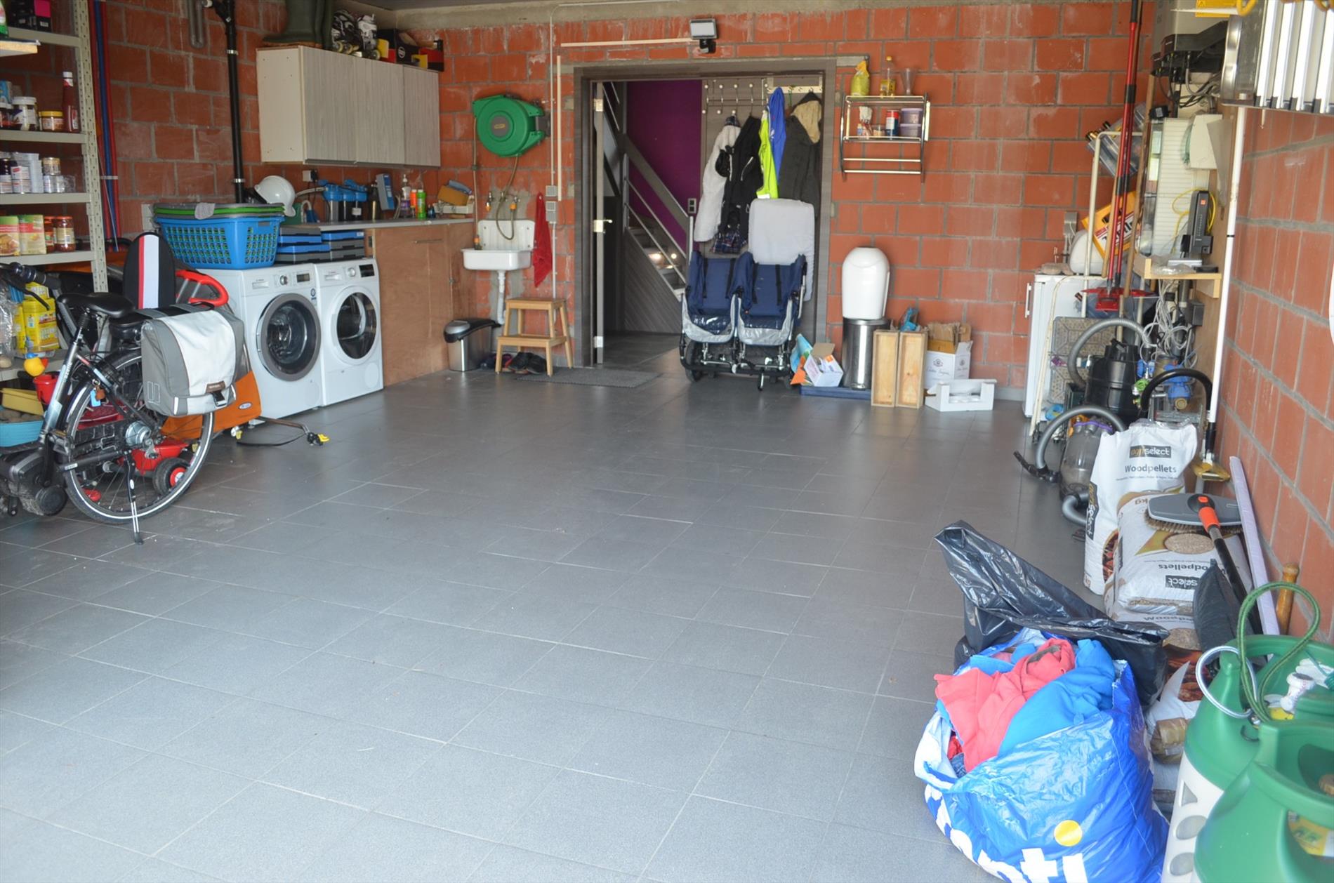 Recente energiezuinige woning met  3 slpks, garage en zuidelijk georiënteerde tuin te Maldegem 