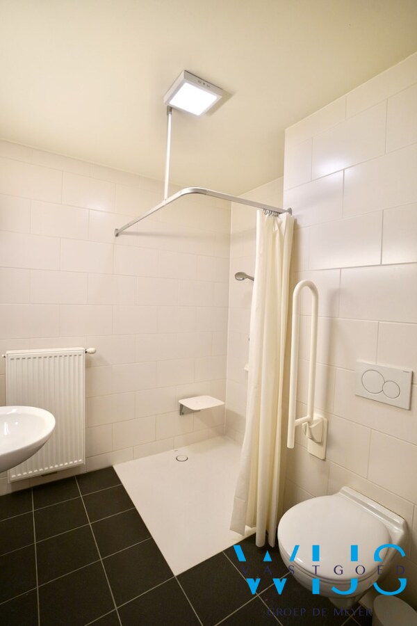 Totaal afgewerkte serviceflat te Lievegem ! 