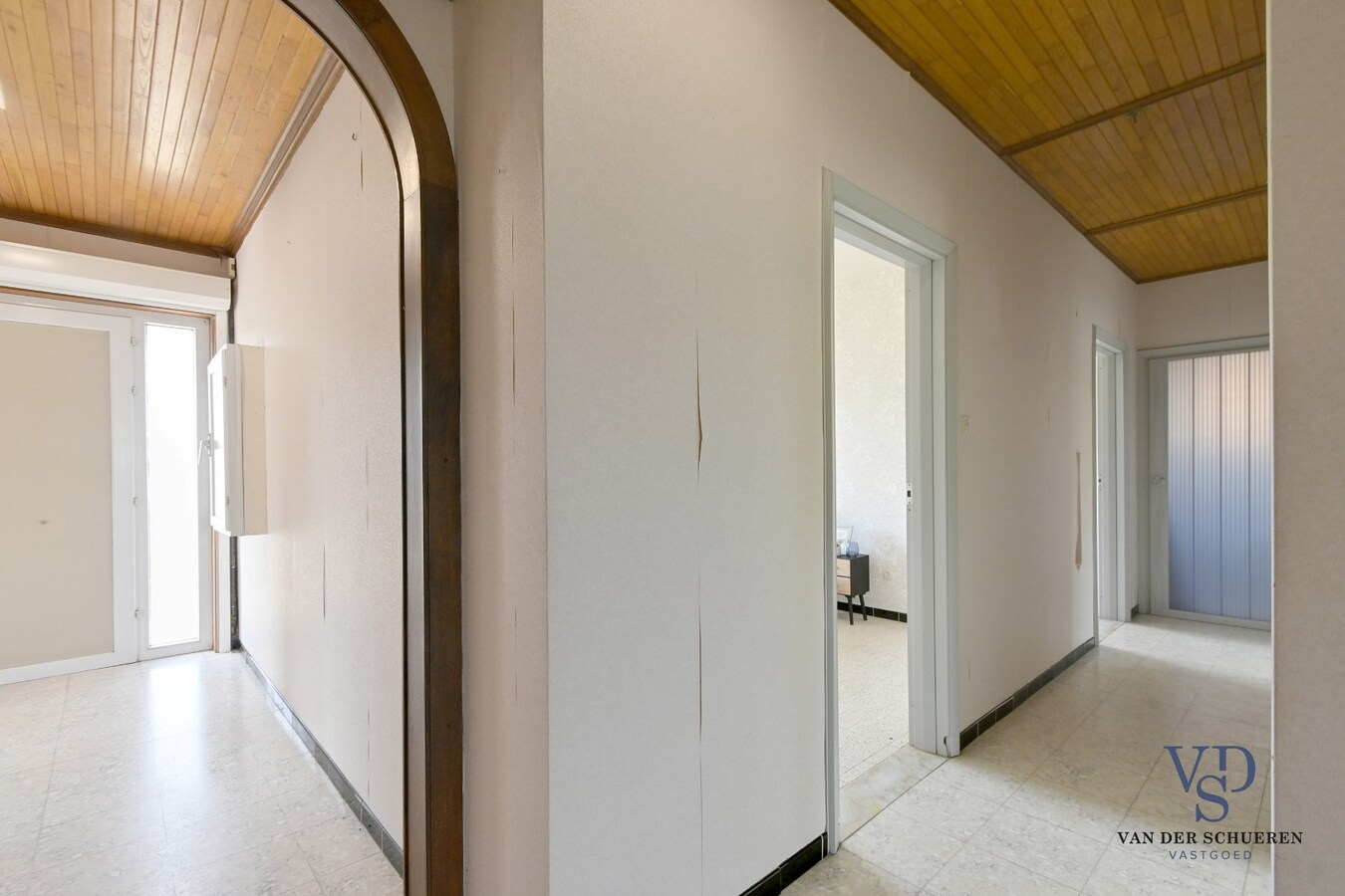 Te renoveren bungalow op een perceel van ca. 2.840 m² 