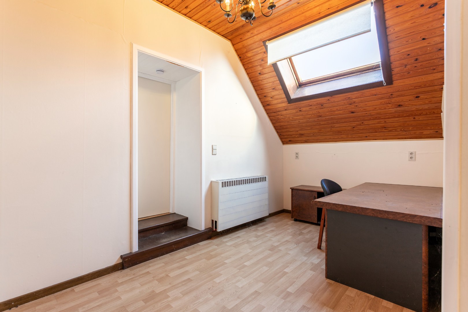 Te renoveren fermette met 3 slpk, bijgebouw en garage en mogelijkheid tot uitbreiding (bouwgrond) 