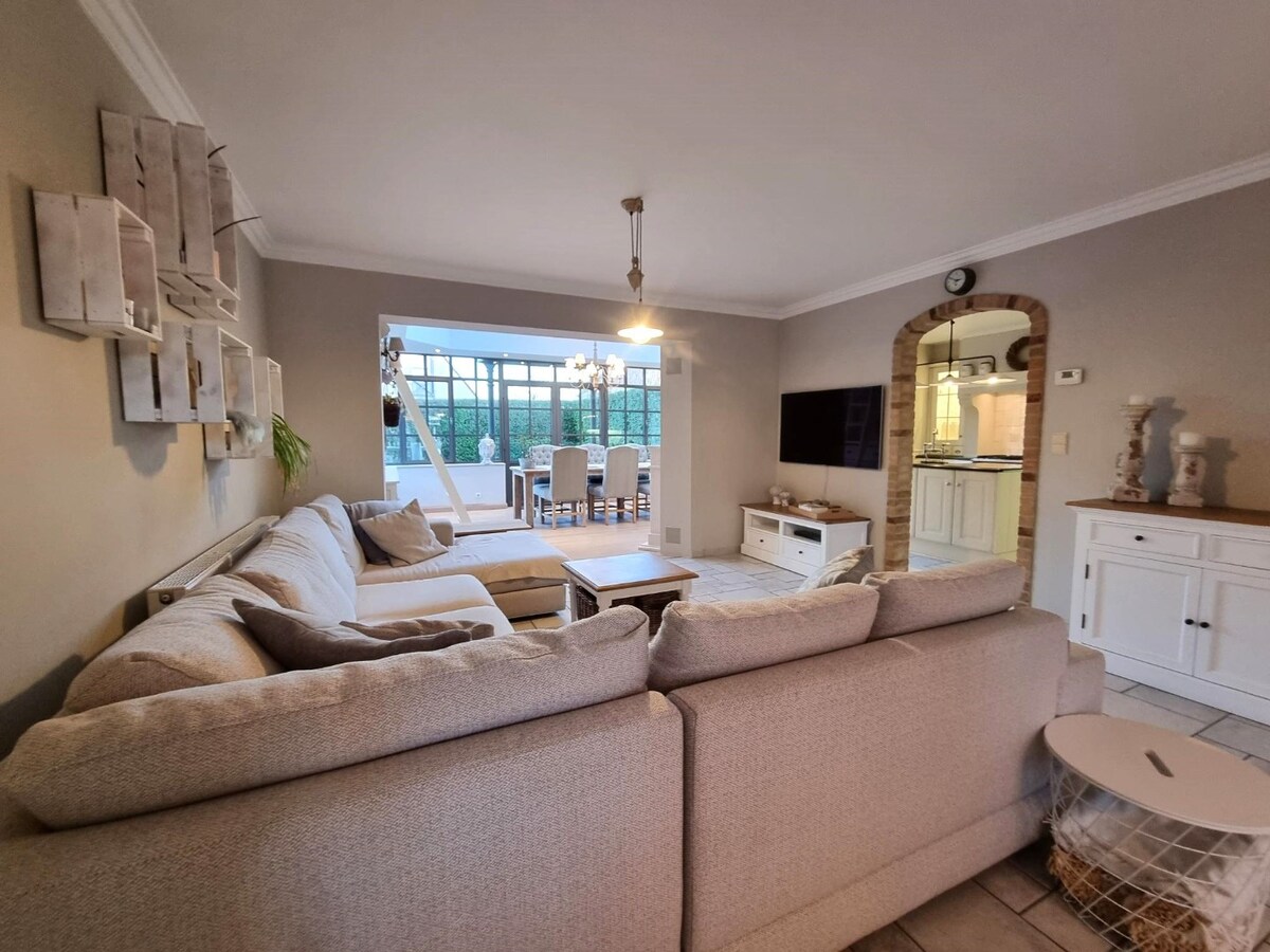 Zeer knappe, halfopen gezinswoning te Lissewege 