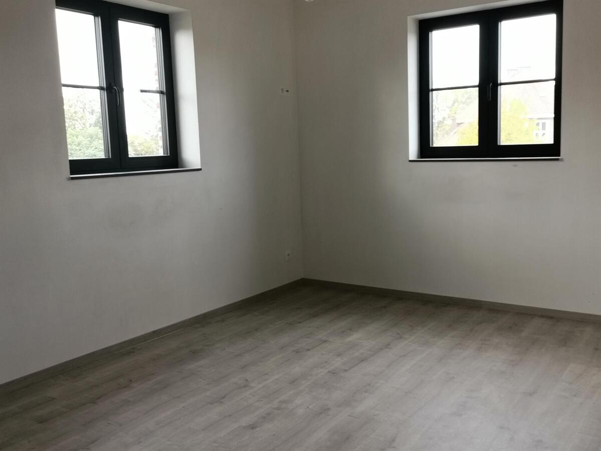 Ruime halfopen bebouwing. Volledig afgewerkte instapklare nieuwbouw. 