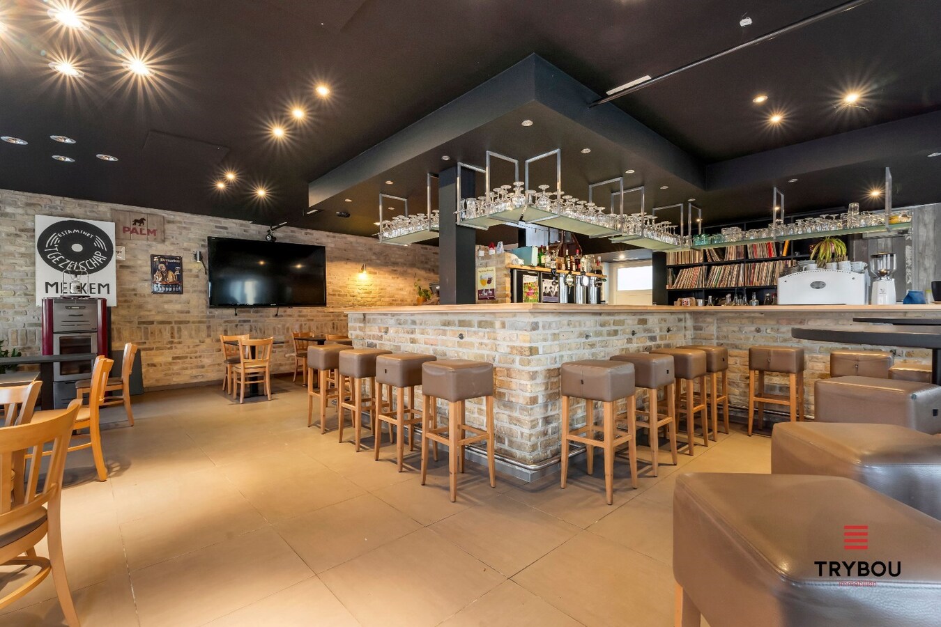 Prachtig handelspand met woonst op centrale ligging te Merkem. 