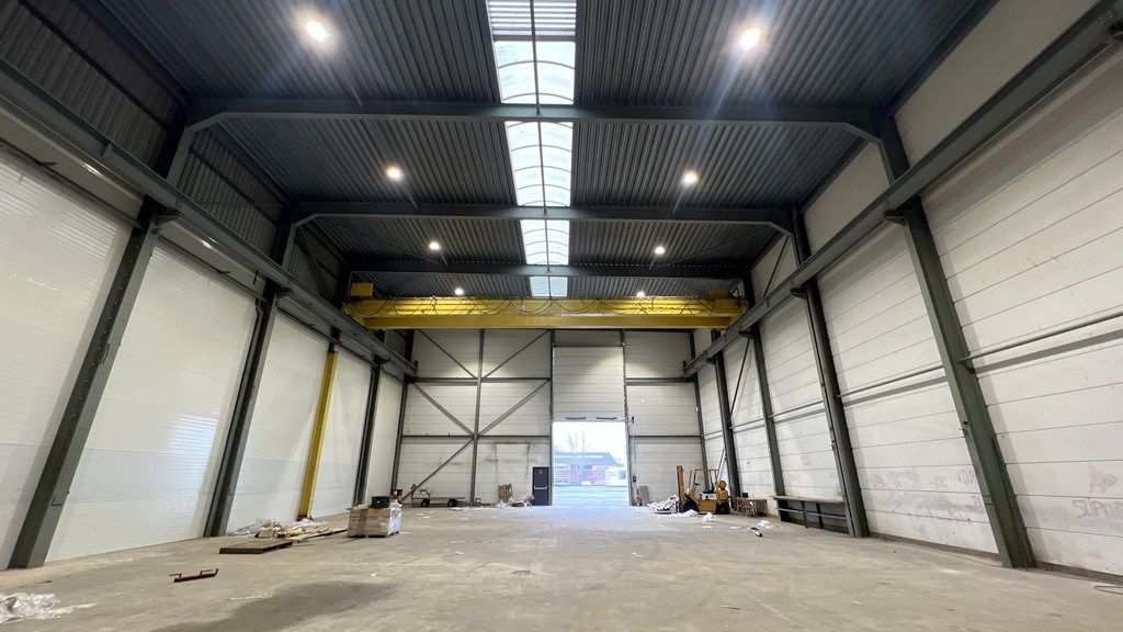 Loods met kantoor te huur in Europark-Noord te Sint-Niklaas